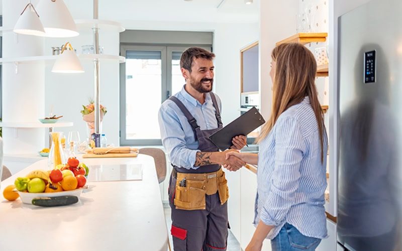Summer Cooling Tips for Your Picayune Home. Tech with women.